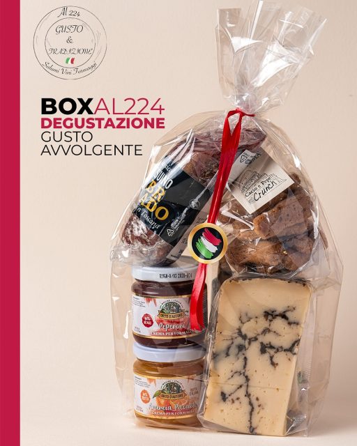 A sensory experience of intense flavor.
The “Degustazione | Gusto Avvolgente” Box brings together the finest Italian specialties:
🥩 Wild pork salami
🧀 Truffle pecorino
🌶️ Spicy jams
🥨 Crunchy snack
A tasting journey that will win you over from the very first bite.
💫 Treat yourself—or someone special—to a moment of pure Italian tradition.
📦 Discover it at gustoetradizione.shop

Un’esperienza sensoriale dal gusto intenso.
La box “Degustazione | Gusto Avvolgente” racchiude eccellenze italiane selezionate
🥩 Salame di suino brado
🧀 Pecorino al tartufo
🌶️ Confetture piccanti
🥨 Snack croccante
Un percorso di sapori che conquista dal primo assaggio.
💫 Regalati (o regala) un momento di pura tradizione.
📦 Scoprila su gustoetradizione.shop

#DegustazioneGourmet #EccellenzeItaliane #GustoAvvolgente #SaporiDItalia #GustoETradizione #ItalianFood #FoodExperience #MercatoTrionfaleRoma