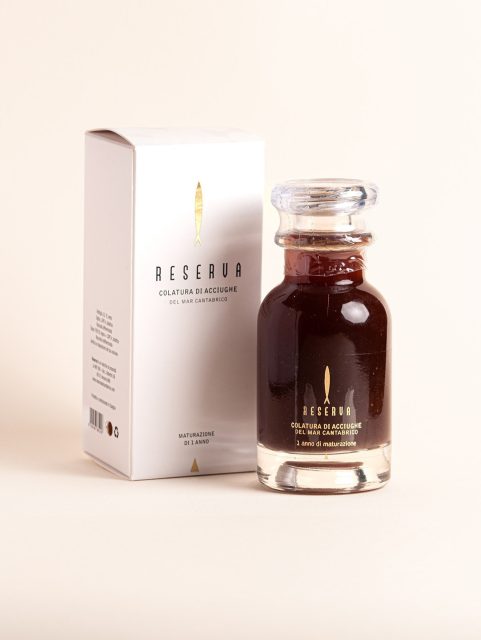 Scopri un condimento che racchiude tutta l’intensità del mare 🌊
La Colatura di Acciughe del Mar Cantabrico Reserva, maturata per 1 anno, è un prodotto ricco di sapore e tradizione. Bastano poche gocce per trasformare un piatto semplice in qualcosa di straordinario.
Perfetta per:
• spaghetti e primi piatti
• verdure e contorni
• ricette di mare
• piatti gourmet
Un ingrediente autentico, pensato per chi ama i sapori intensi della cucina mediterranea.
👉 Scoprila qui
https://www.gustoetradizione.shop/product/colatura-di-acciughe-del-mar-cantabrico-reserva-maturazione-1-anno/
#colaturadiacciughe #gustoetradizione #prodottigourmet #cucinaitaliana #mercatotrionfaleroma