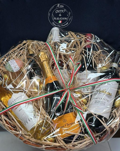🐣✨ Offerta Speciale Pasqua ✨🐣
Per questa Pasqua scegli un regalo elegante, ricco di gusto e perfetto per sorprendere davvero.
Il nostro cesto regalo pasquale è in promo da 240€ a 200€. 🍷🥂
Una selezione esclusiva che conquista al primo brindisi:
Merlot Passione degli Dei – Le 3 Montagne
Malvasia Bianca Lunga Danza degli Dei – Le 3 Montagne
Sangiovese Segreto del Principe – Le 3 Montagne
Sangiovese Rosato Glamour Rosa – Le 3 Montagne
Brunello di Montalcino Saccente – Corte dei Pazzi
Champagne Veuve Clicquot
🎁 Il regalo perfetto per celebrare la Pasqua con stile, qualità e un tocco di prestigio.
📩 Scrivici in DM per info e prenotazioni
#Pasqua #OffertaPasqua #CestoRegalo #MercatoTrionfaleRoma #GustoeTradizione