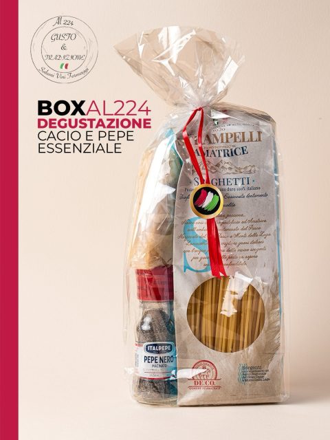 🧀🌶 Cacio e Pepe. Quella vera.
Pochi ingredienti, tanta tradizione.
Con la Box Cacio e Pepe Essenziale porti a casa il sapore autentico di Roma: pasta artigianale, pecorino romano stagionato e pepe selezionato.
📦 Apri la box.
🍝 Cucina.
❤️ Assapora la tradizione.
Disponibile ora qui 👉 https://www.gustoetradizione.shop/product/box-al224-degustazione-cacio-e-pepe-essenziale/